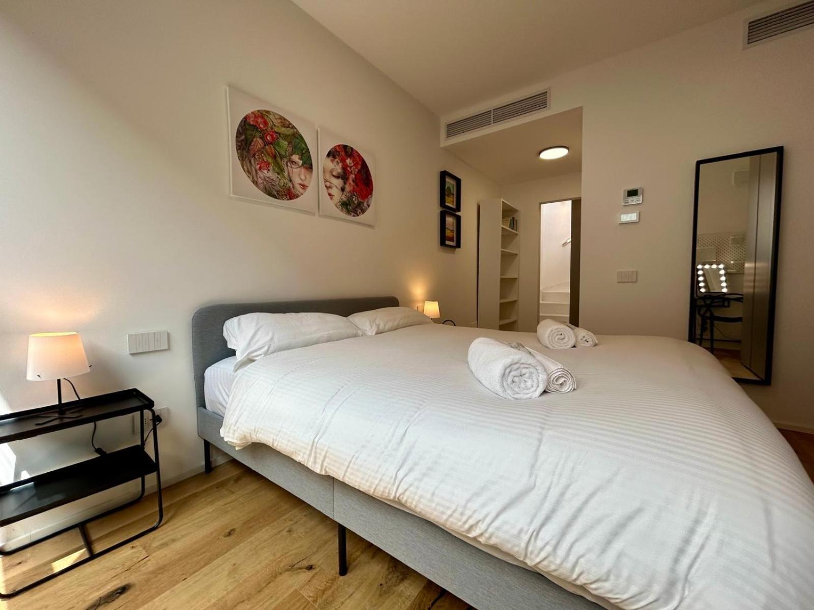 Kibilu Luxury Apt With Terrace, Isola District And Near Garibaldi Station Милано Екстериор снимка
