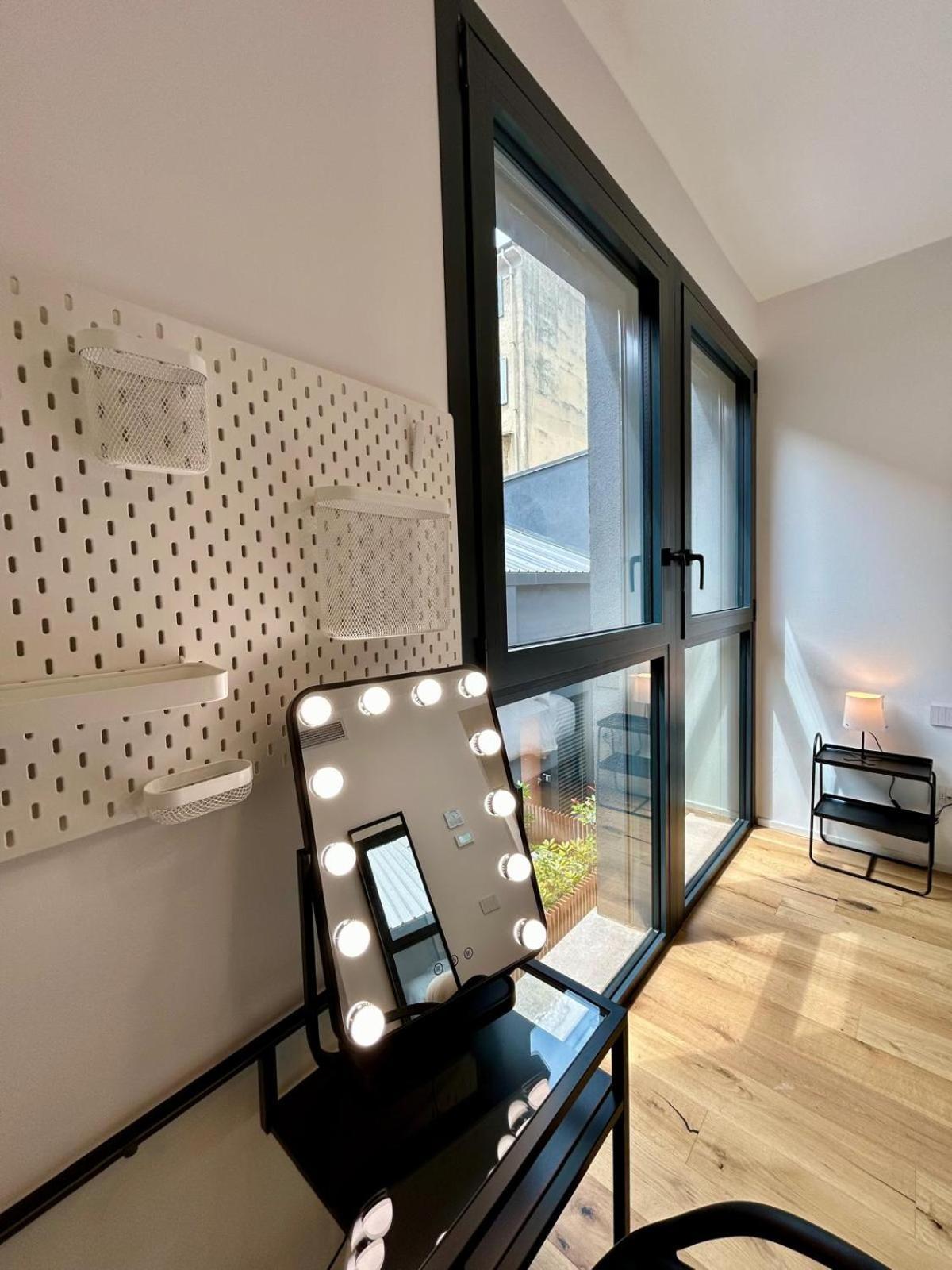 Kibilu Luxury Apt With Terrace, Isola District And Near Garibaldi Station Милано Екстериор снимка